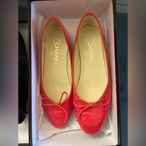 Chanel patent calfskin flats